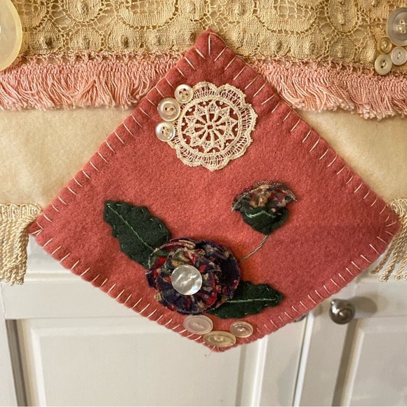 Handcrafted Felt Valentine “Be Mine” Wall Hanging Banner Romantic Lace Appliqué - Picture 11 of 15
